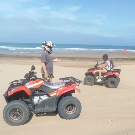 quad-takate-pere-fils-plage